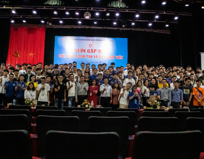 Buổi gặp mặt giữa khoa đào tạo và tân sinh viên khóa D19DT