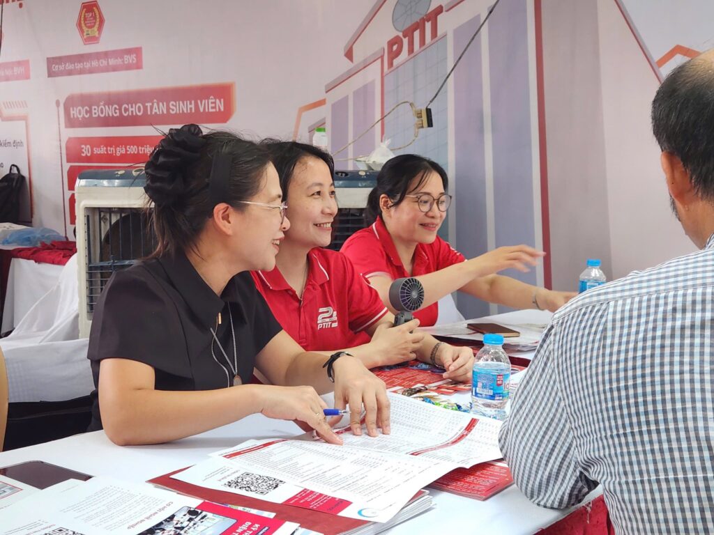RECAP | KHOA KỸ THUẬT ĐIỆN TỬ 1 – PTIT TẠI NGÀY HỘI TƯ VẤN TUYỂN SINH ĐẠI HỌC BÁCH KHOA HÀ NỘI 16/3