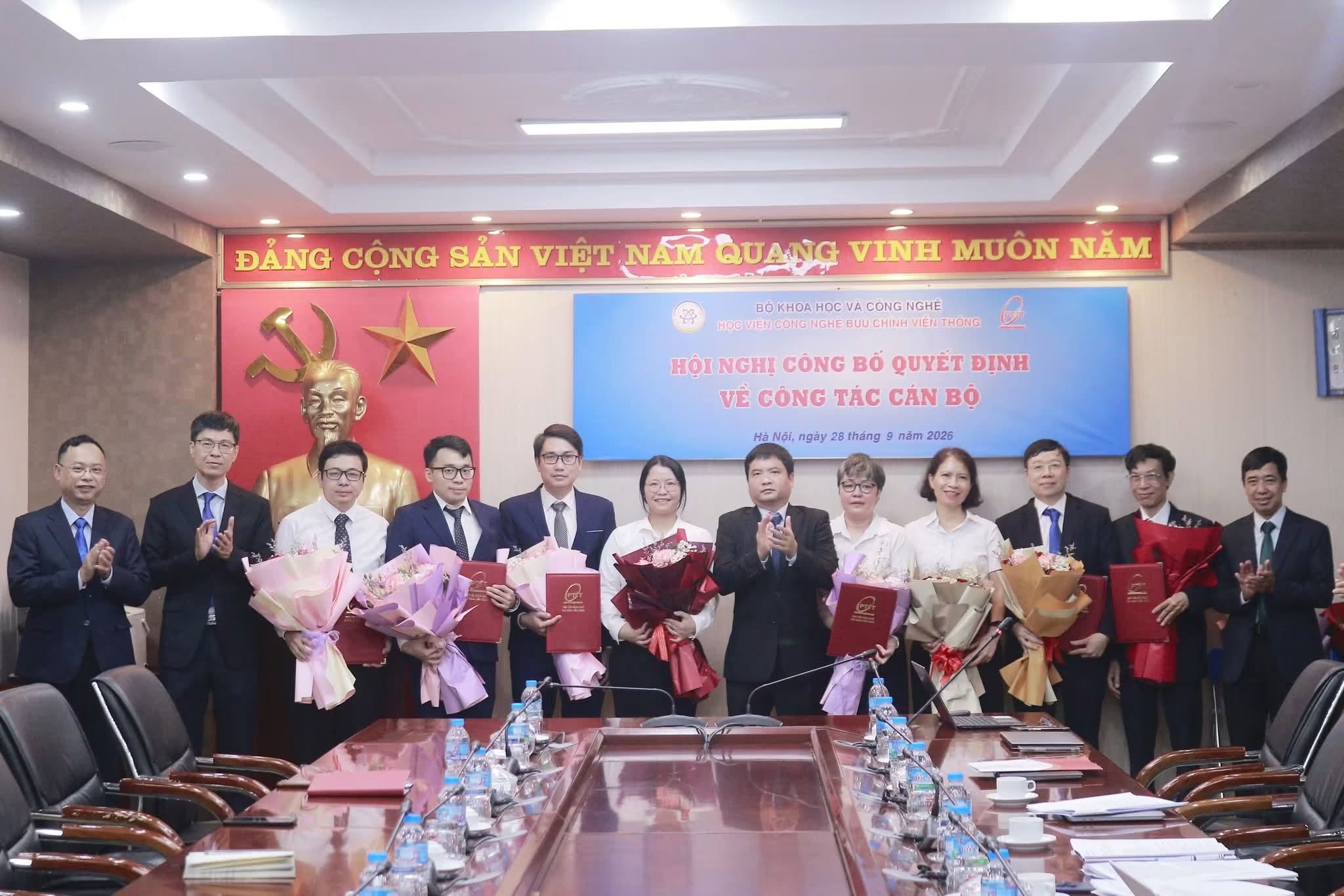 Khoa Kỹ thuật Điện tử 1 chúc mừng PGS.TS. Phạm Minh Triển và TS. Lê Minh Tuấn được bổ nhiệm chức vụ mới